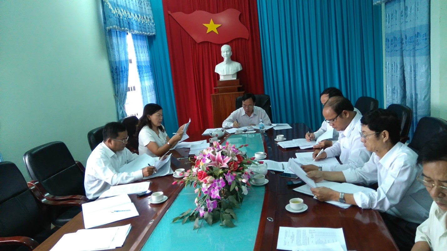 Huyện M'Drắk họp đánh giá xếp loại các cơ quan, đơn vị và Uỷ ban nhân dân các xã, thị trấn năm 2015